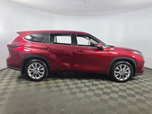 Used 2024 Toyota Highlander Limited image 10