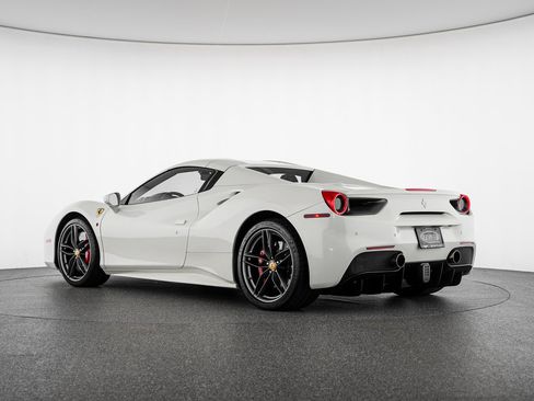 Used 2018 Ferrari 488 Spider RWD image 3