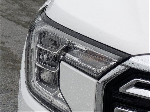 Used 2022 GMC Terrain SLT w/ Tech Package FWD image 10