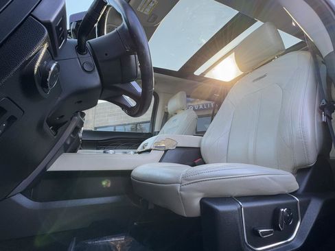 Used 2020 Ford Expedition Platinum image 22