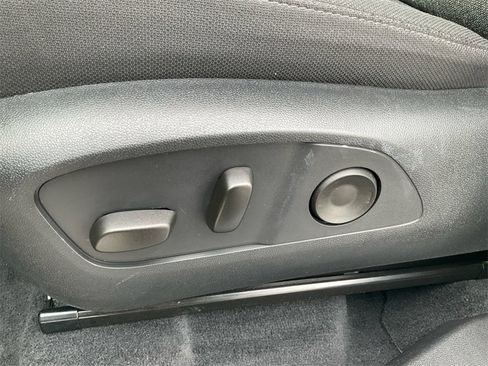 Used 2025 GMC Acadia Elevation image 28