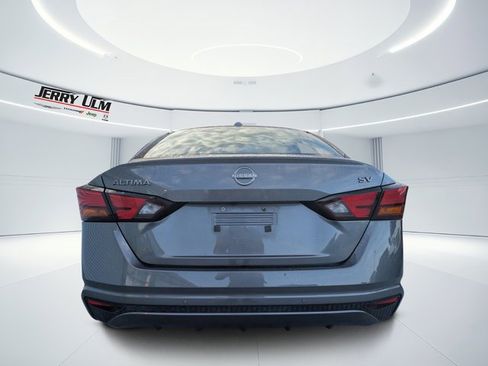 Used 2024 Nissan Altima 2.5 SV image 4