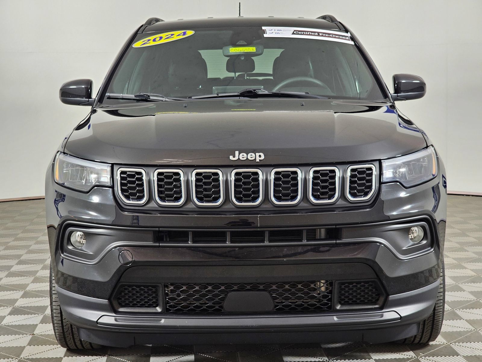 Used 2024 Jeep Compass Latitude AWD/4WD image 34