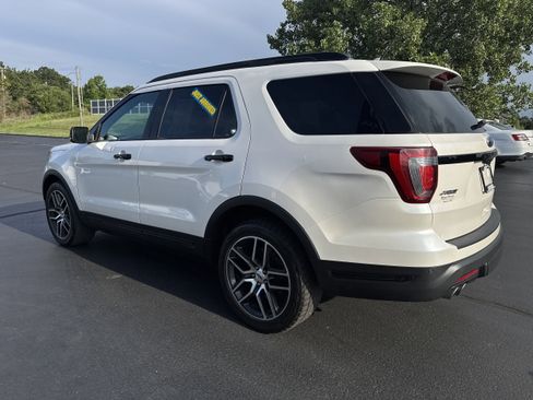 Used 2019 Ford Explorer Sport image 3