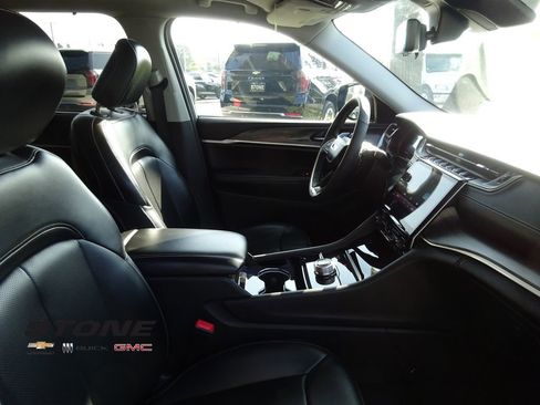 Used 2023 Jeep Grand Cherokee L Limited w/ Luxury Tech Group II image 16