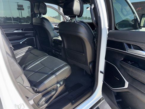 Used 2024 Jeep Wagoneer Series II w/ Flexible Seating Group RWD image 16