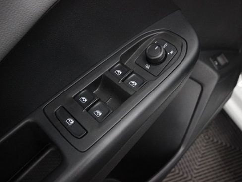 Used 2022 Volkswagen Taos SE w/ Panoramic Sunroof Package image 12