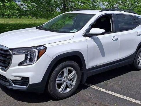 Certified 2024 GMC Terrain SLE w/ Driver Convenience Package AWD/4WD image 4