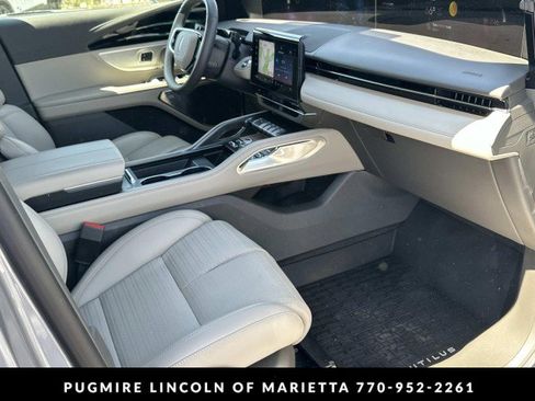 Used 2025 Lincoln Nautilus Reserve AWD/4WD image 31