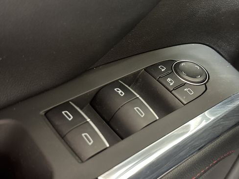 Used 2025 Chevrolet Traverse RS AWD/4WD image 36