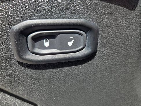Used 2019 Jeep Wrangler Unlimited Sport S AWD/4WD image 22