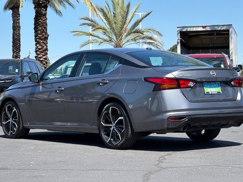 Used 2024 Nissan Altima 2.5 SR FWD image 5