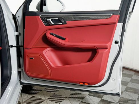 New 2026 Porsche Macan GTS image 37