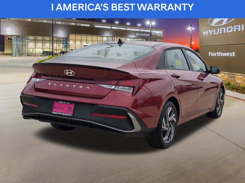 Used 2025 Hyundai Elantra Sport FWD image 7
