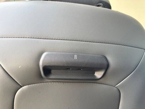 Used 2025 Ford Expedition Active AWD/4WD image 17