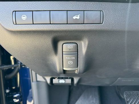 Used 2025 Nissan Murano SV AWD/4WD image 17