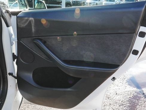 Used 2022 Tesla Model Y Long Range image 12