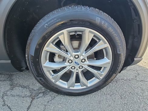 Used 2022 Ford Explorer XLT w/ Equipment Group 202A image 17