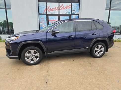Used 2025 Toyota RAV4 XLE w/ Convenience Package AWD/4WD image 4