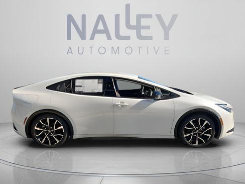 New 2026 Toyota Prius Plug-In Hybrid FWD image 6