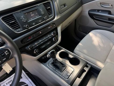 Used 2016 Kia Sedona L FWD image 33