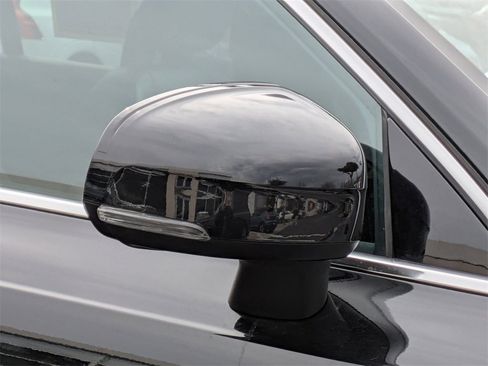 Certified 2022 Volvo XC90 T6 Momentum image 12