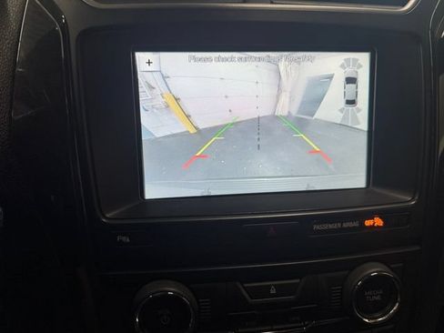 Used 2018 Ford Explorer XLT w/ Equipment Group 202A AWD/4WD image 15