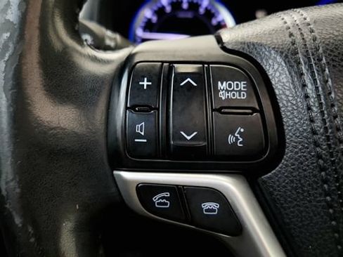 Used 2015 Toyota Highlander Limited Platinum FWD image 65