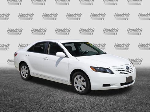 Used 2009 Toyota Camry LE FWD image 2