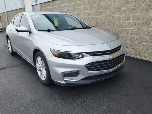 Used 2018 Chevrolet Malibu LT FWD image 2