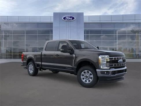 New 2025 Ford F250 XLT w/ FX4 Off-Road Package image 7