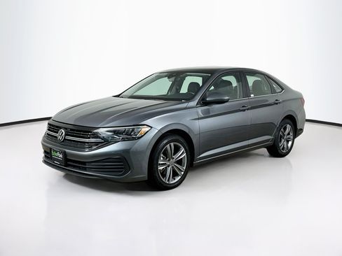 Used 2024 Volkswagen Jetta SE FWD image 3