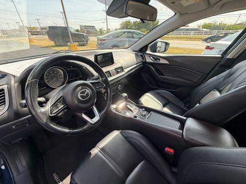 Used 2018 MAZDA MAZDA3 Touring FWD image 14