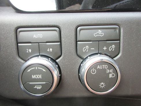 New 2026 GMC Sierra 1500 SLE AWD/4WD image 14