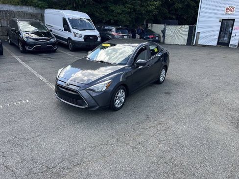 Used 2018 Toyota Yaris iA FWD image 9