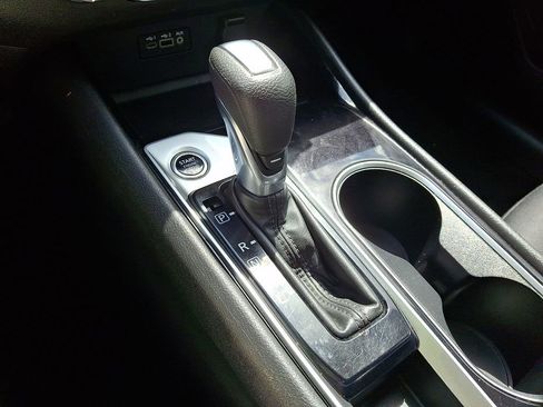 Used 2024 Nissan Altima 2.5 SV FWD image 14