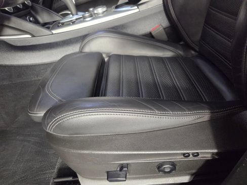 Used 2023 Alfa Romeo Stelvio Veloce AWD/4WD image 11