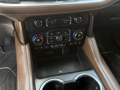 Used 2021 Chevrolet Tahoe High Country w/ Premium Package RWD image 23