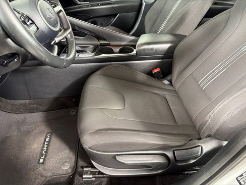 Used 2022 Hyundai Elantra SEL w/ Convenience Package FWD image 12