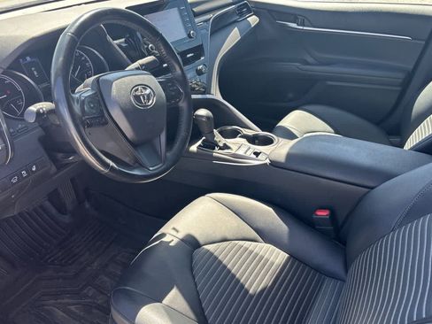 Used 2022 Toyota Camry SE w/ Cold Weather Package FWD image 14