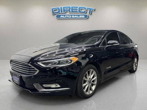 Used 2017 Ford Fusion SE w/ Equipment Group 602A FWD image 3
