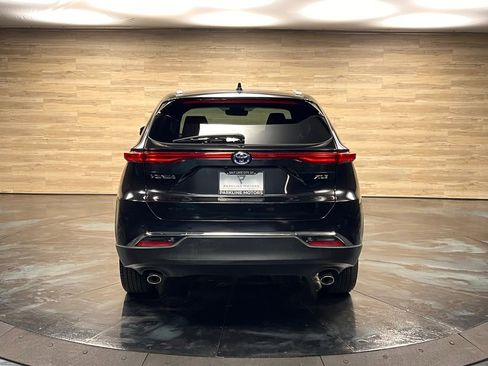 Used 2024 Toyota Venza XLE image 10