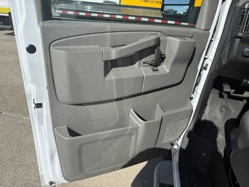 Used 2024 Chevrolet Express 2500 w/ Driver Convenience Package image 9