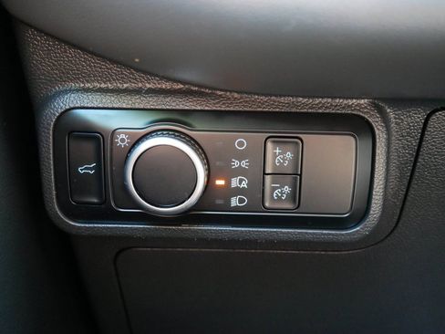 Used 2025 Ford Explorer Active AWD/4WD image 30