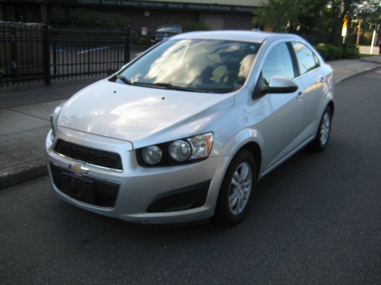 Used 2016 Chevrolet Sonic LT FWD image 1
