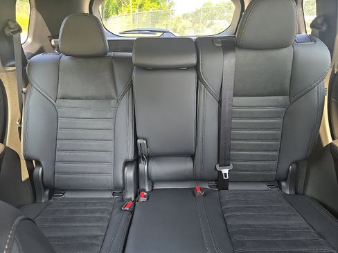 New 2025 Mitsubishi Outlander SE image 24