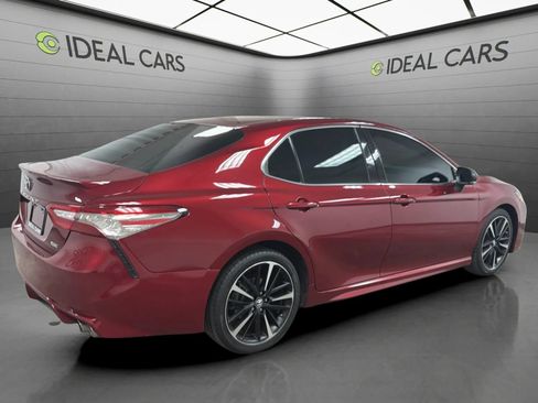 Used 2018 Toyota Camry XSE FWD image 5
