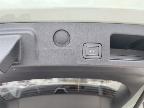 New 2026 Chevrolet Equinox ACTIV w/ Convenience Package III image 16