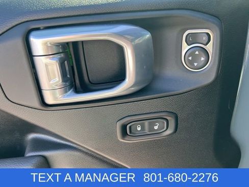 Used 2024 Jeep Wrangler Rubicon w/ Convenience Group AWD/4WD image 15