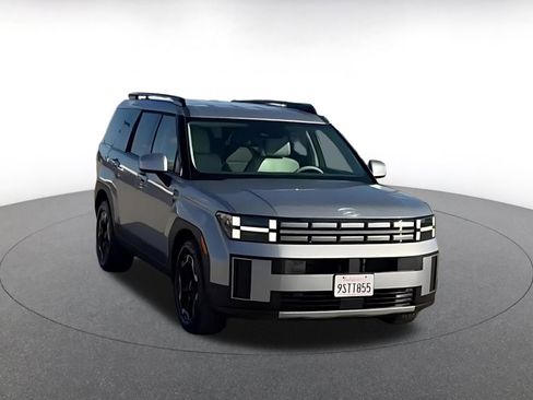 Used 2025 Hyundai Santa Fe SEL image 2